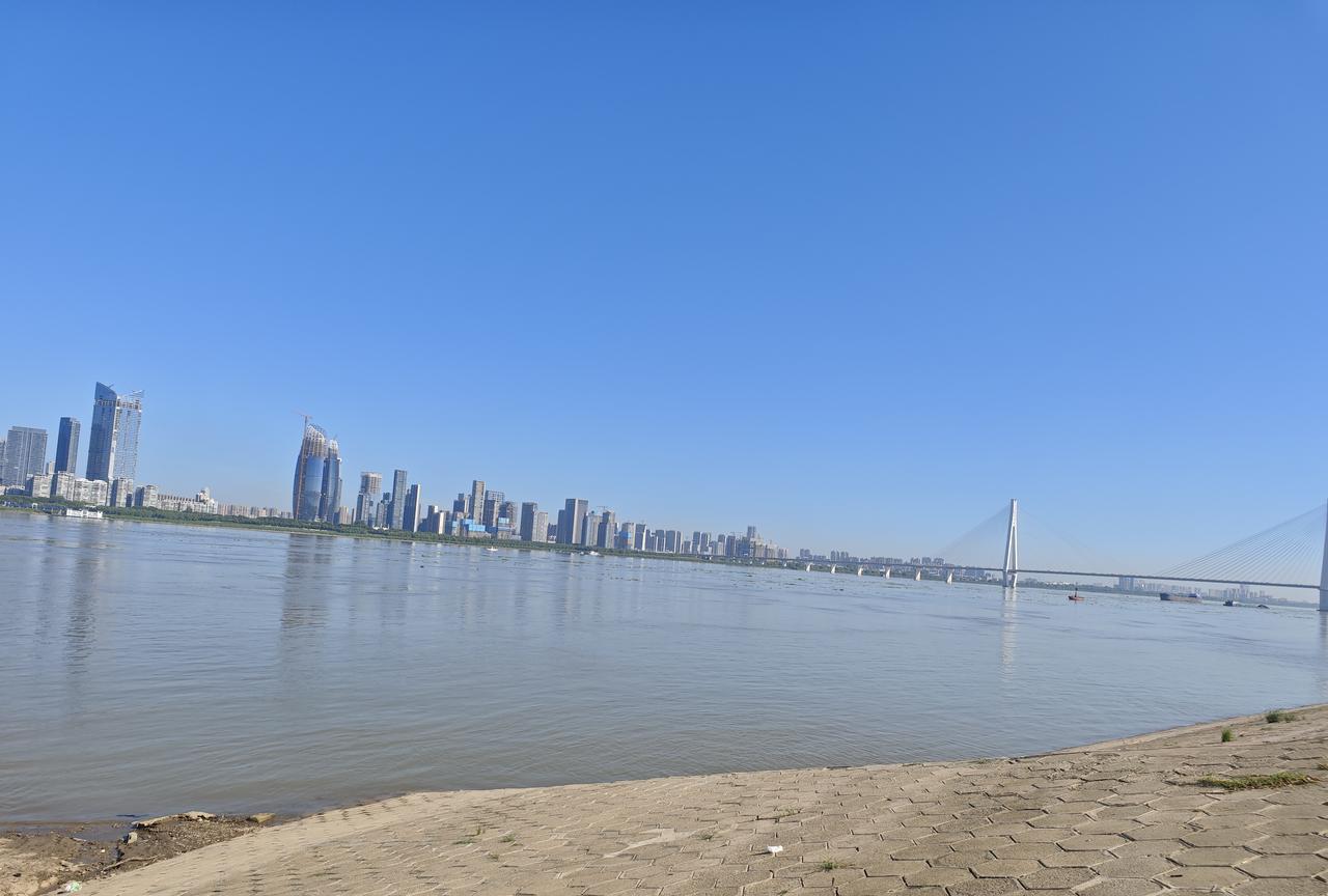 商汤科技领航AI智能体落地，办公小浣熊成行业样本
作为中国人工智能领域的头部企业