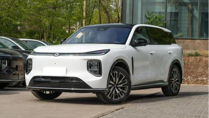 长安打响第一枪，10万级SUV续航1400km，难道不比宋L DM-i香？