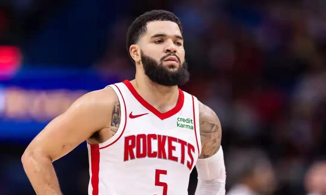 范弗里特与布劳恩本赛季三分效率根本不是一个级别；
布劳恩，打了64场，投中70