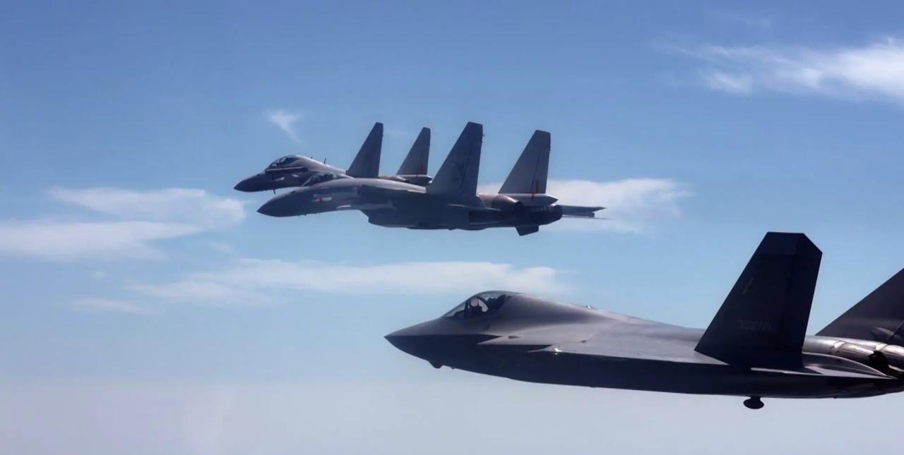 三款舰载机都弹射成功！
所以美国的“福特号”拿什么和我们的“福建舰”比？
“福特