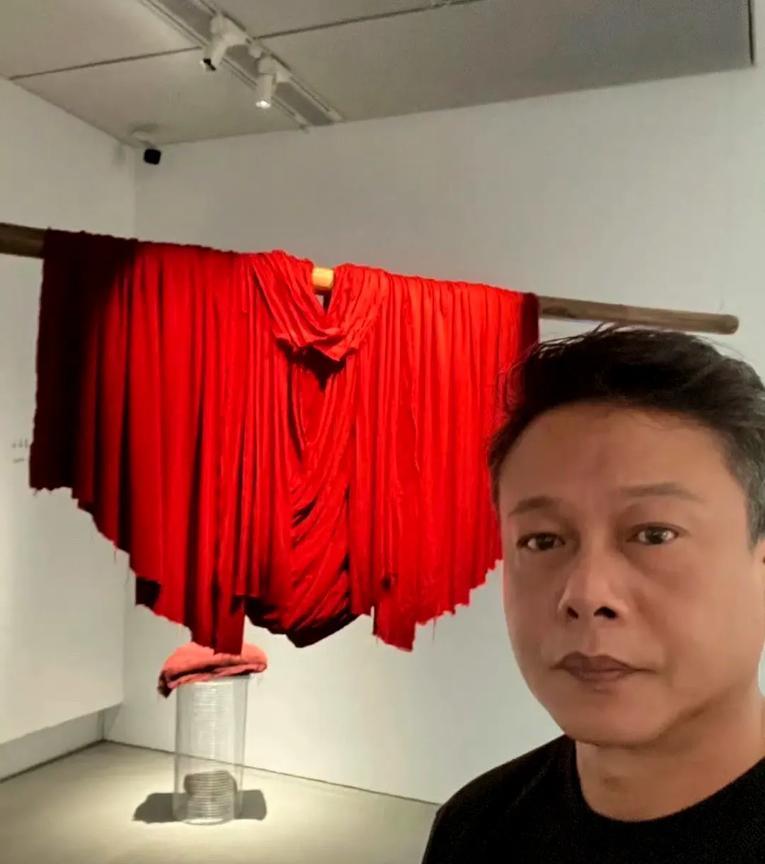 #影帝半夜偷海胆被捕# 这剧情简直比电影还抓马！惊闻某影帝竟在半夜“上演”偷海胆