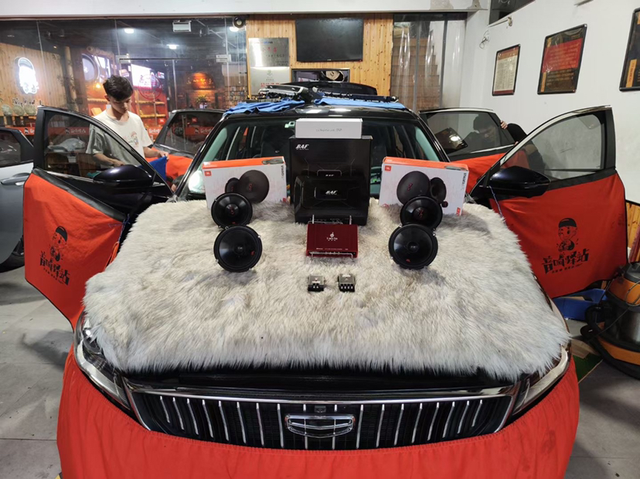 最终确定了音响改装
打算改装喇叭音响的老铁注意了，因为原车配的喇叭孔尺寸是4寸比