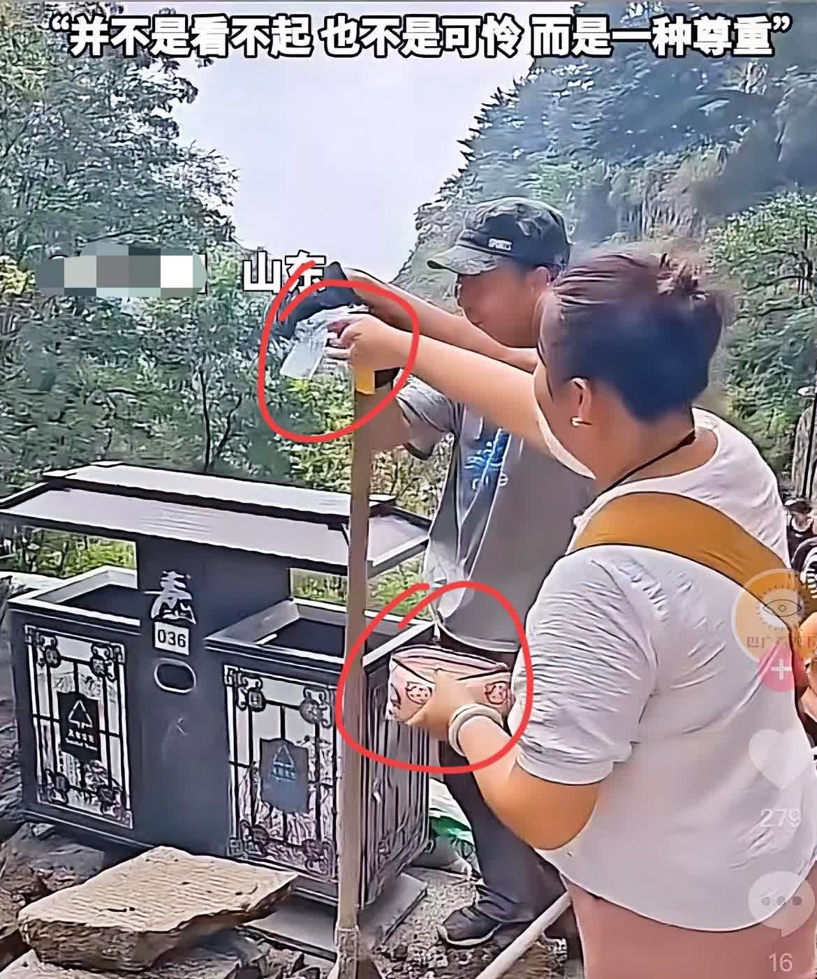 山东女子祈福途中直接捐钱的这一操作

让那么伪慈善的寺庙打脸了

山东一