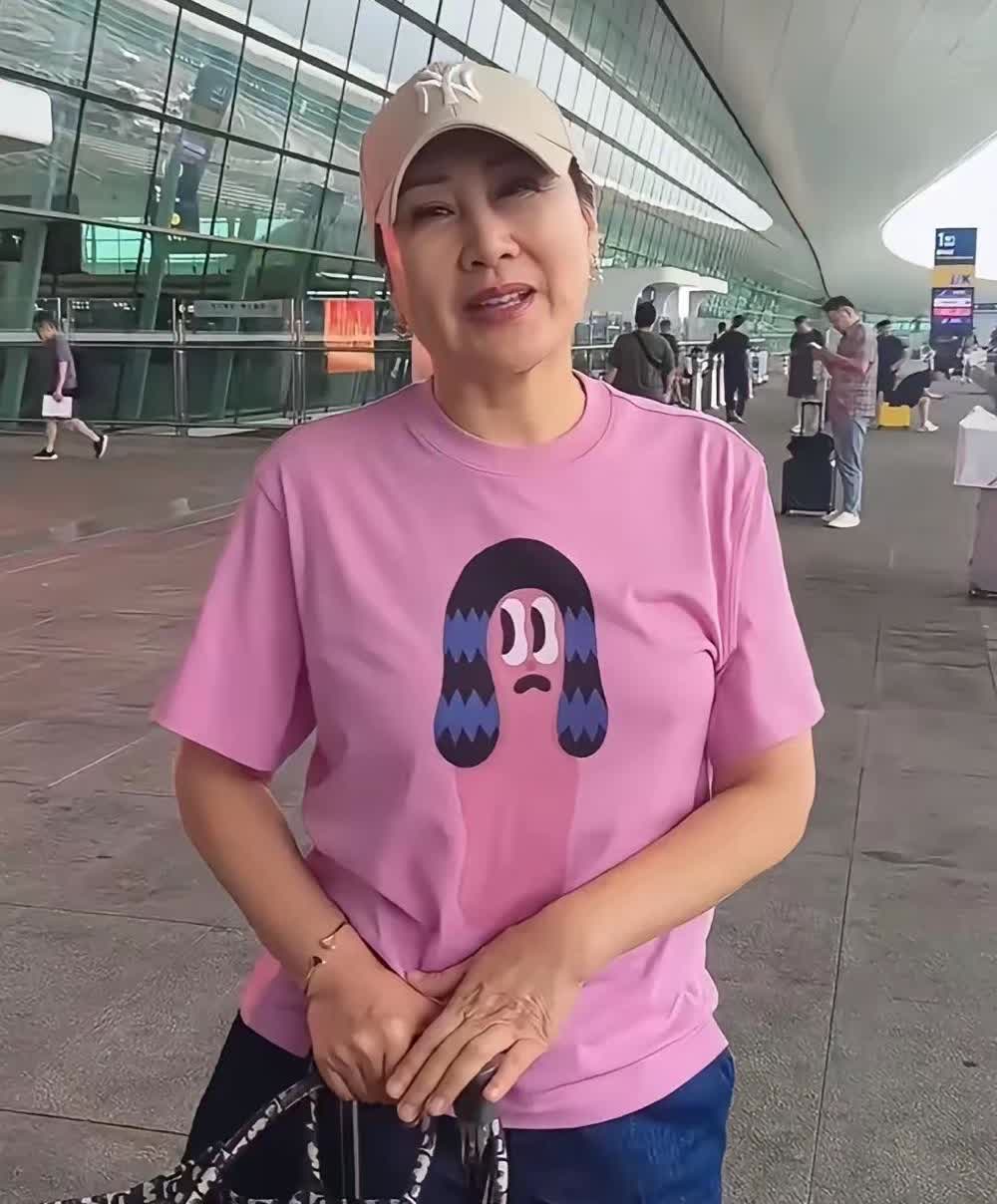 她再也演不了贤妻良母了。感觉面相变了。虽然妈妈角色演得很多，但是除了当年的刘 慧