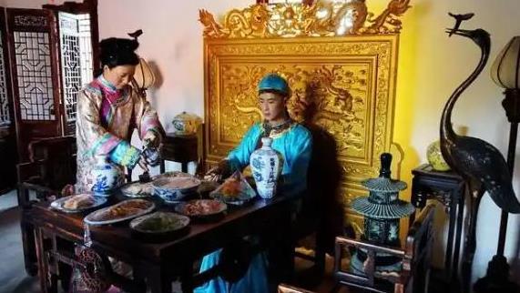 古代皇帝一顿饭上百道菜，为何一道菜只能吃三口
这绝非皇帝故作姿态，而是实实在在的