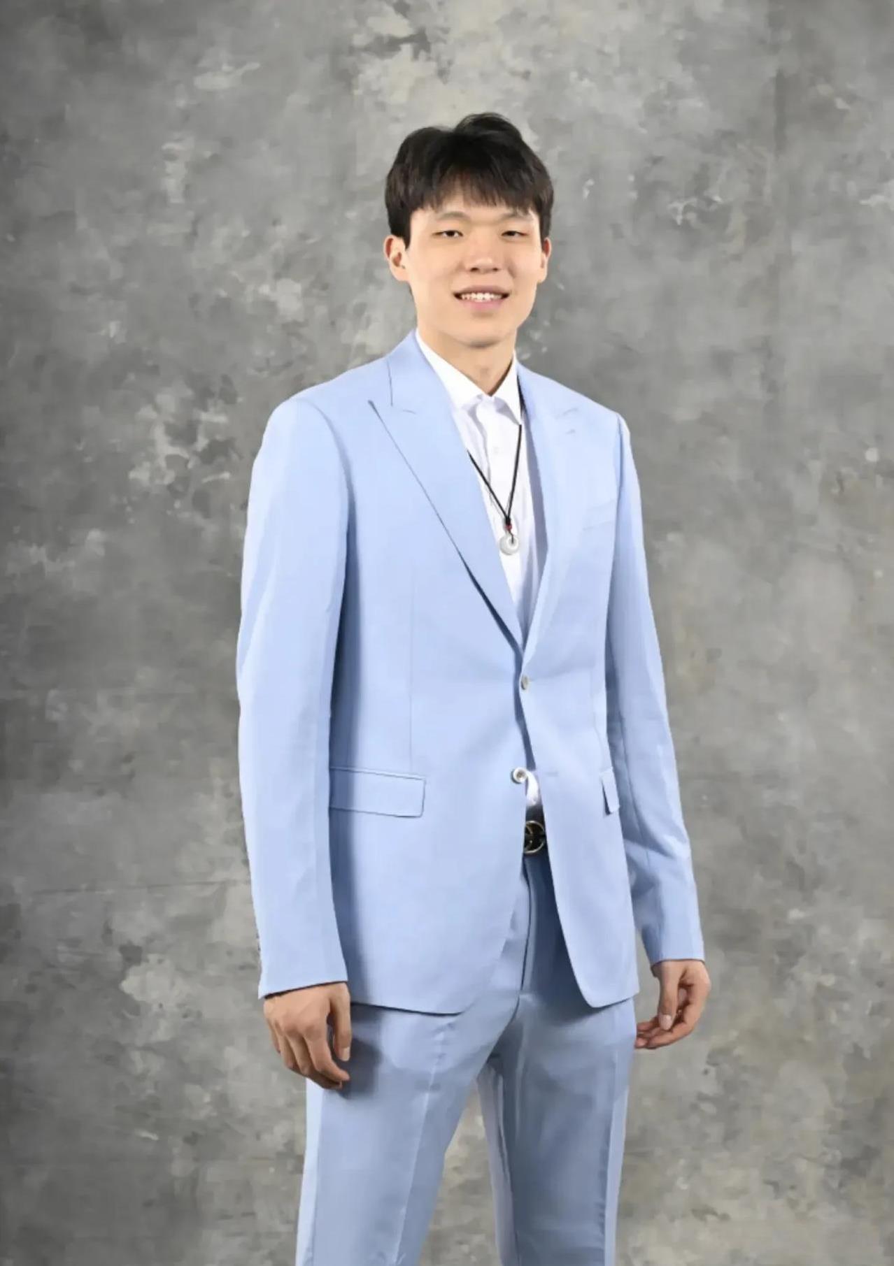 #你看好杨瀚森未来在NBA的发展吗#
首先，恭喜我们大中华，终于又有一个NBA球