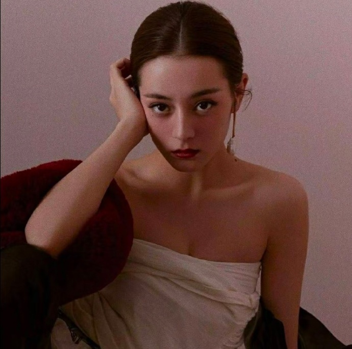 在绝对美貌面前，根本不畏惧贴头皮和大光明