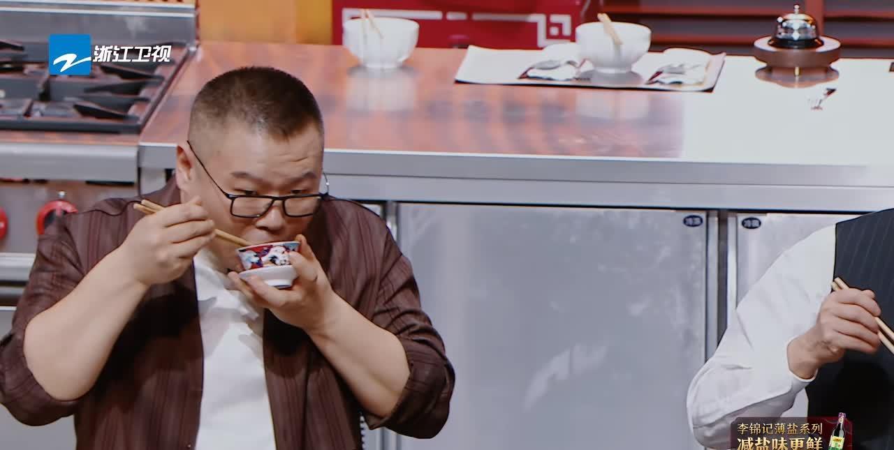 岳云鹏的参加的厨艺比拼的综艺节目《炙热游戏：百厨大战》已经播出两期，确实是个比拼