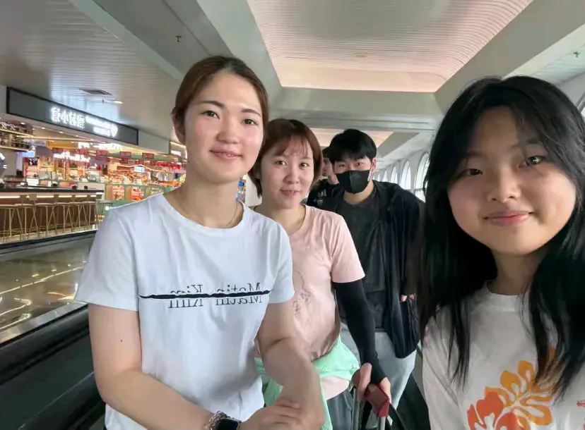 考考你们，这三个姑娘你们认识吗？
