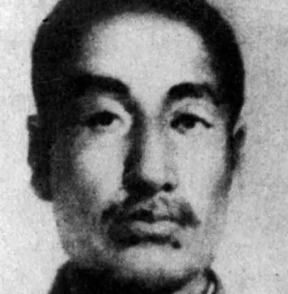 1942年，赵尚志牺牲后，一个汉奸用脚踢了踢他的头颅，叛徒谢文东怒了，直接给了汉