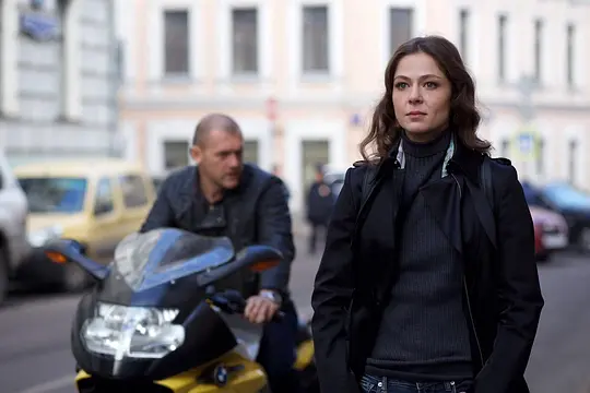    看完了《背叛》，正好这几天一直在看托尔斯泰的《复活》，两者刚好是对立的两种