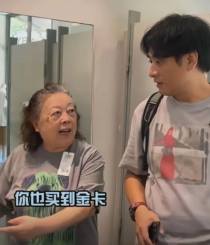 陈龙的妈妈真是给所有退休的人好好上了一课。

陈龙无意间说了一句：“你们退休金根