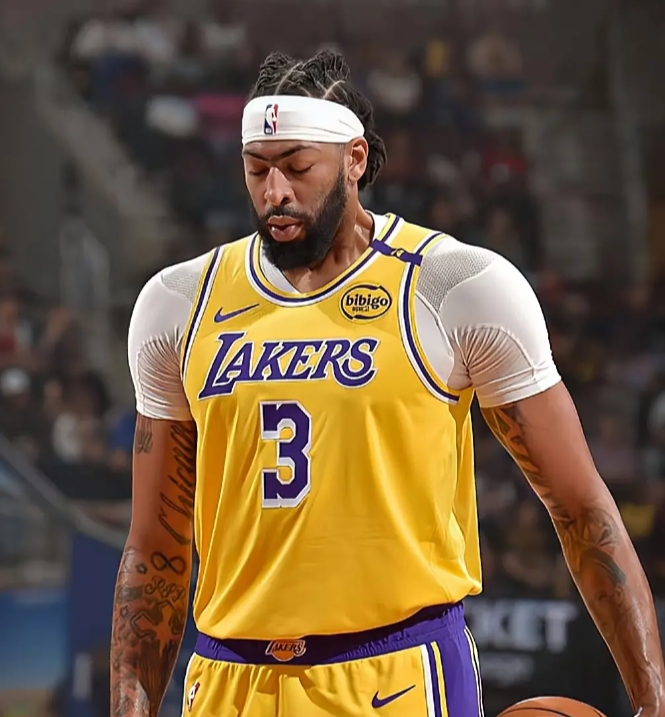 如果浓眉交易
至少要对标去年杜兰特的交易，即战力或到期合同（龙哥）+ 风雪哥（新