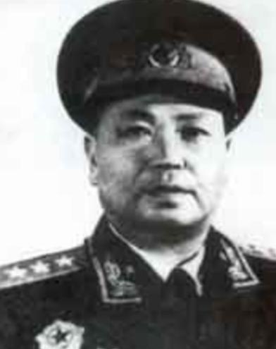 1941年，新四军1纵司令员傅秋涛率部突围，到了湖边，2个船夫载他们过湖，但气氛