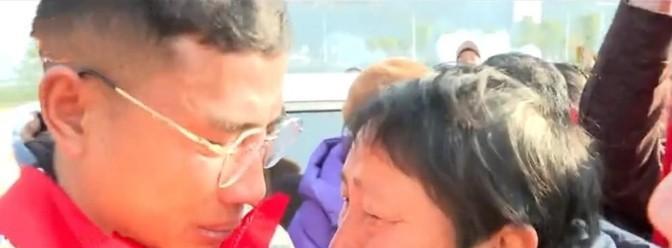 1988年，25岁湖南女子与丈夫吵架，赌气抱起2个月大的儿子，跟邻居外出打工。
