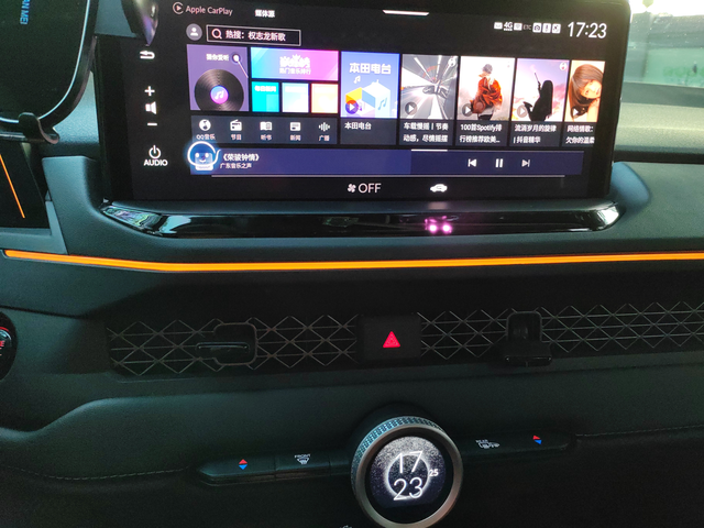 25款雅阁豪华版
一个月的市区平均油耗
平时广州市上下班40-60的速度，周末偶