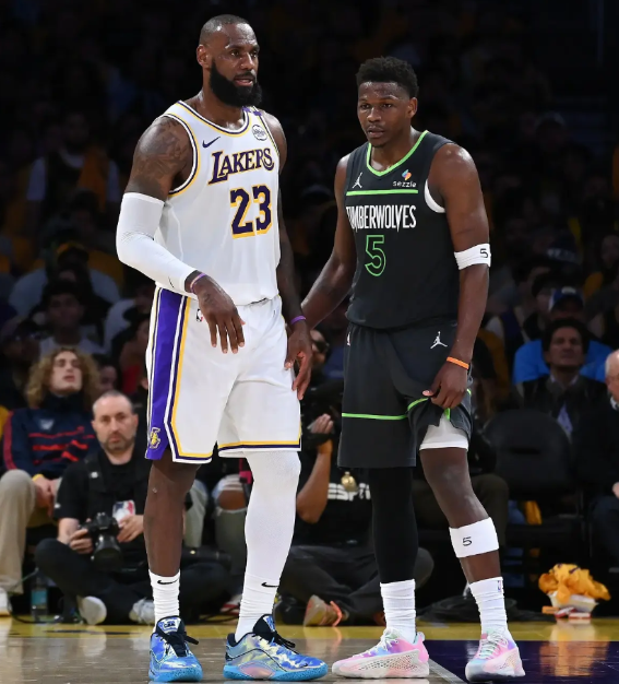 今年NBA季后赛的分差也太大了吧！

灰熊80：131雷霆分差51分
掘金83：