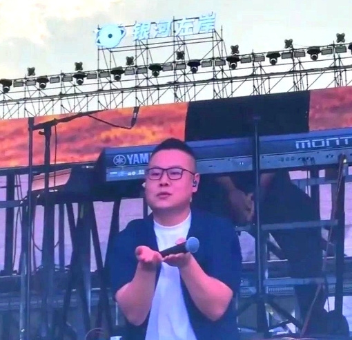 重磅消息！

北京德云社著名相声演员岳云鹏，于2025年7月26、27日两天，在