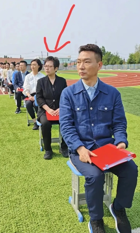 前央视主持人贺红梅近况曝光！
天啊，变化太大了[捂脸]不说真的认不出她就是贺红梅