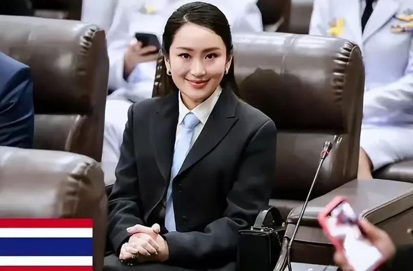 泰国美女总理佩通坦是否会重蹈她姑姑英拉的复辙？
泰国总理佩通坦因“通话录音门”面
