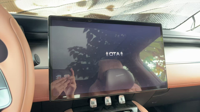 宋Lev终于OTA了
昨天晚上就看到群里有人说推送更新了，在群里问了下，就有推送