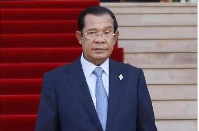 洪森75岁了，大概是老糊涂了，他录音没错，他把录音发给别人也没错，但错就错在他发