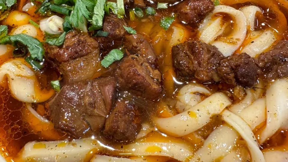 筋道爽滑，卤香浓郁！山西刀削面的面食传奇