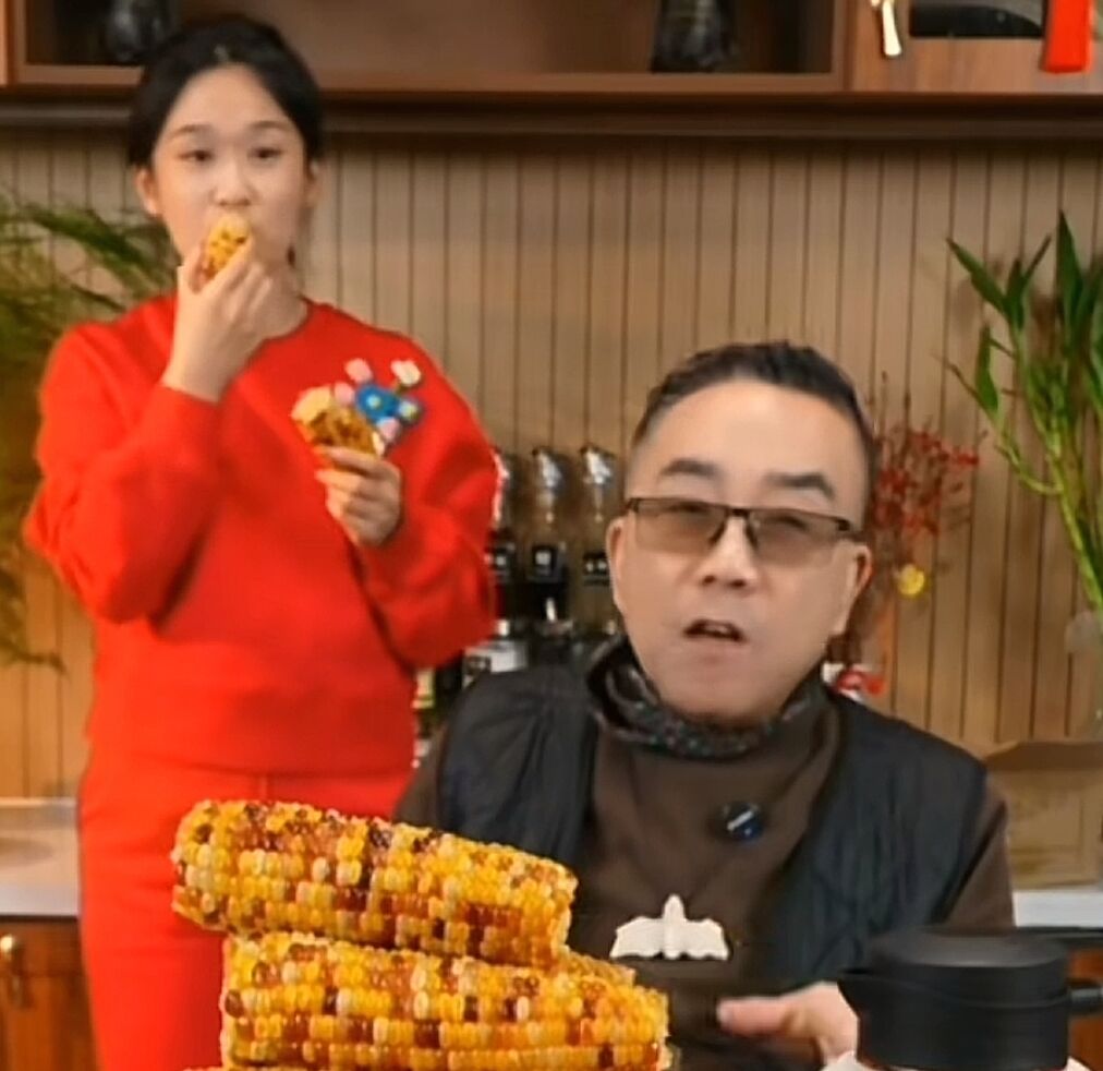 杨议的处事原则就是，白事只打个电话问候一下就行，红事发视频祝贺一下

相声演员李