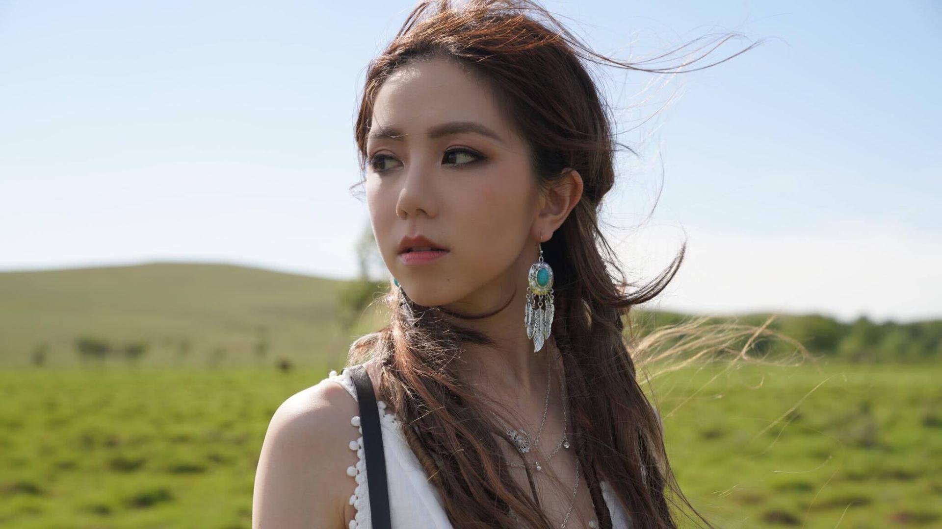 邓紫棋重录旧歌对抗老东家，6年8个月版税未结清事件分析