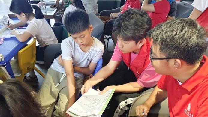 西安工业大学学子打造社区“七彩课堂”，点亮童心盛夏