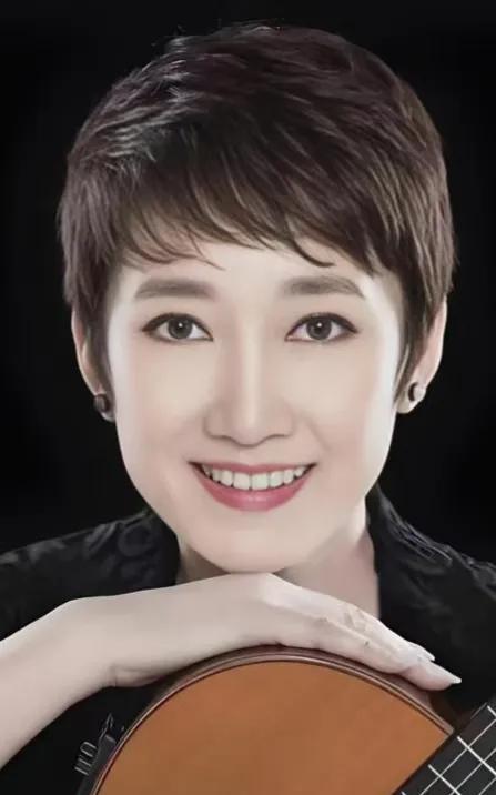成方圆1960年生于北京，毕业于中央音乐学院。是中国内地女歌手、一级演员，中国音