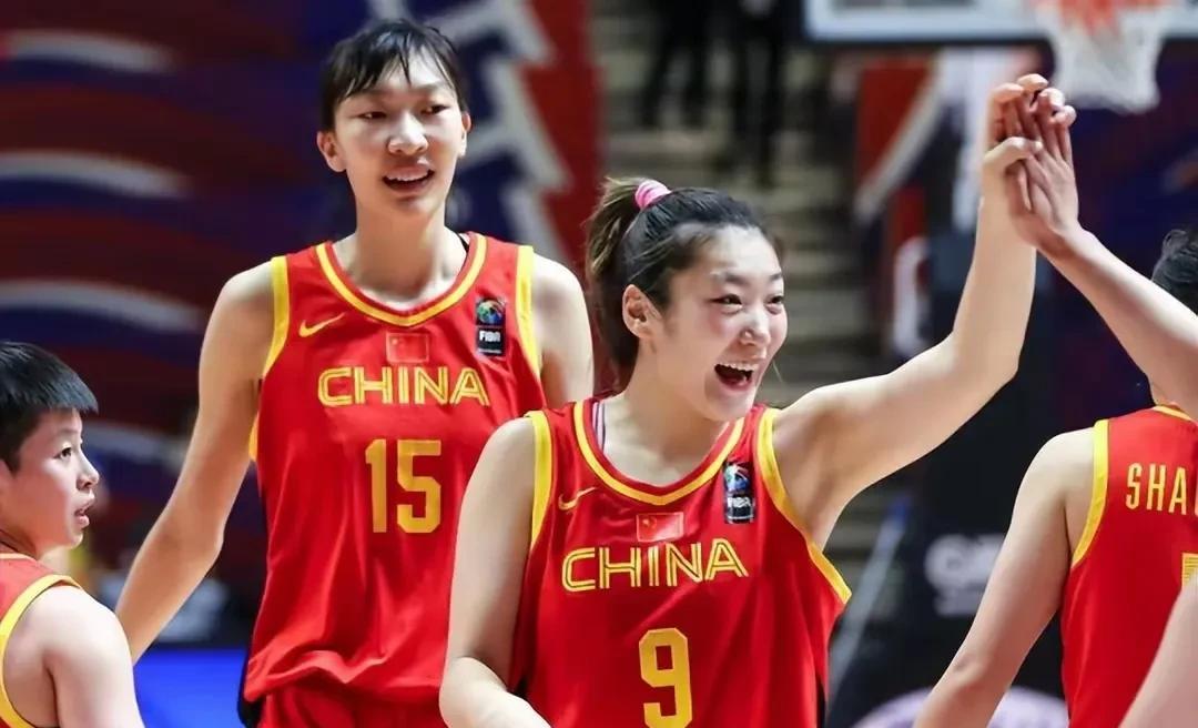 中国女篮只是输了一场热身赛而已。不必想起李梦吧。昨晚新组建的中国女篮第1次输掉了