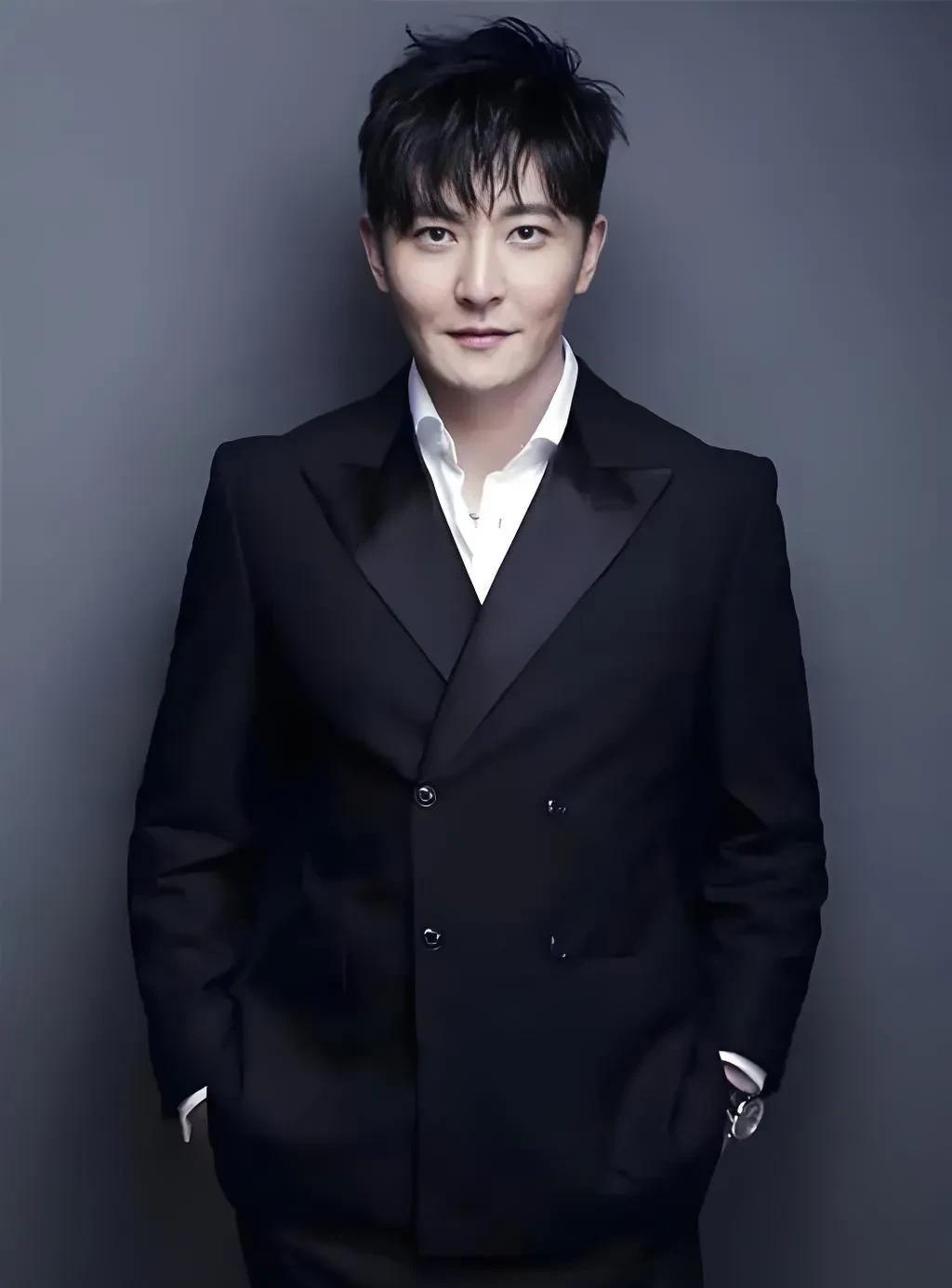 郭京飞说，男人结了婚之后，愿意把所有的钱，都给相爱的女人，那就是有责任感。此话一