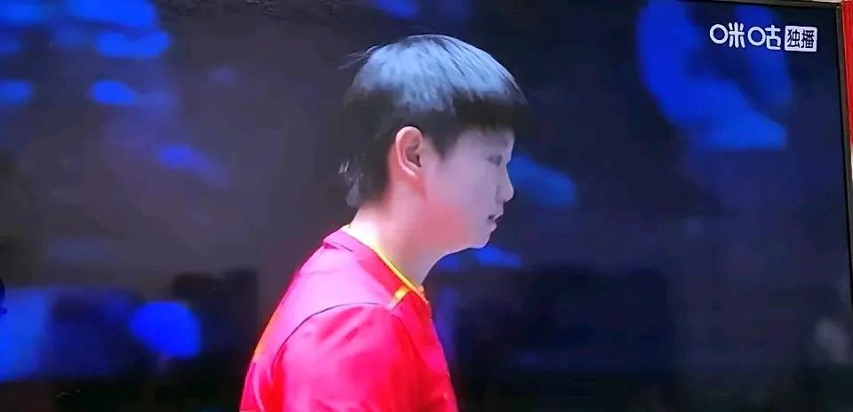 莎莎是真靠谱！球品人品都没得挑，活该被这么多人喜欢！
她跟袁嘉楠打第四局，一开场