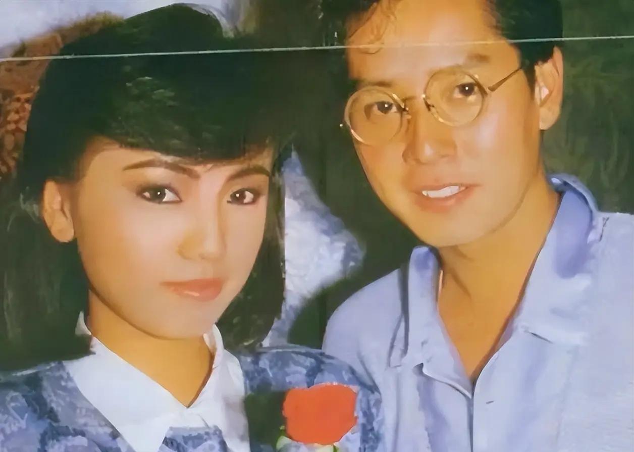 精英白领爱上夜场小歌手，丈夫表示婚后丁克不生娃，多年后谭咏麟和粉丝生下了儿子。