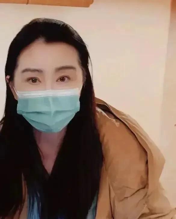 王祖贤真的没想到！
3月11日，有网友爆料王祖贤在加拿大灵岩山给大S立了一个超度