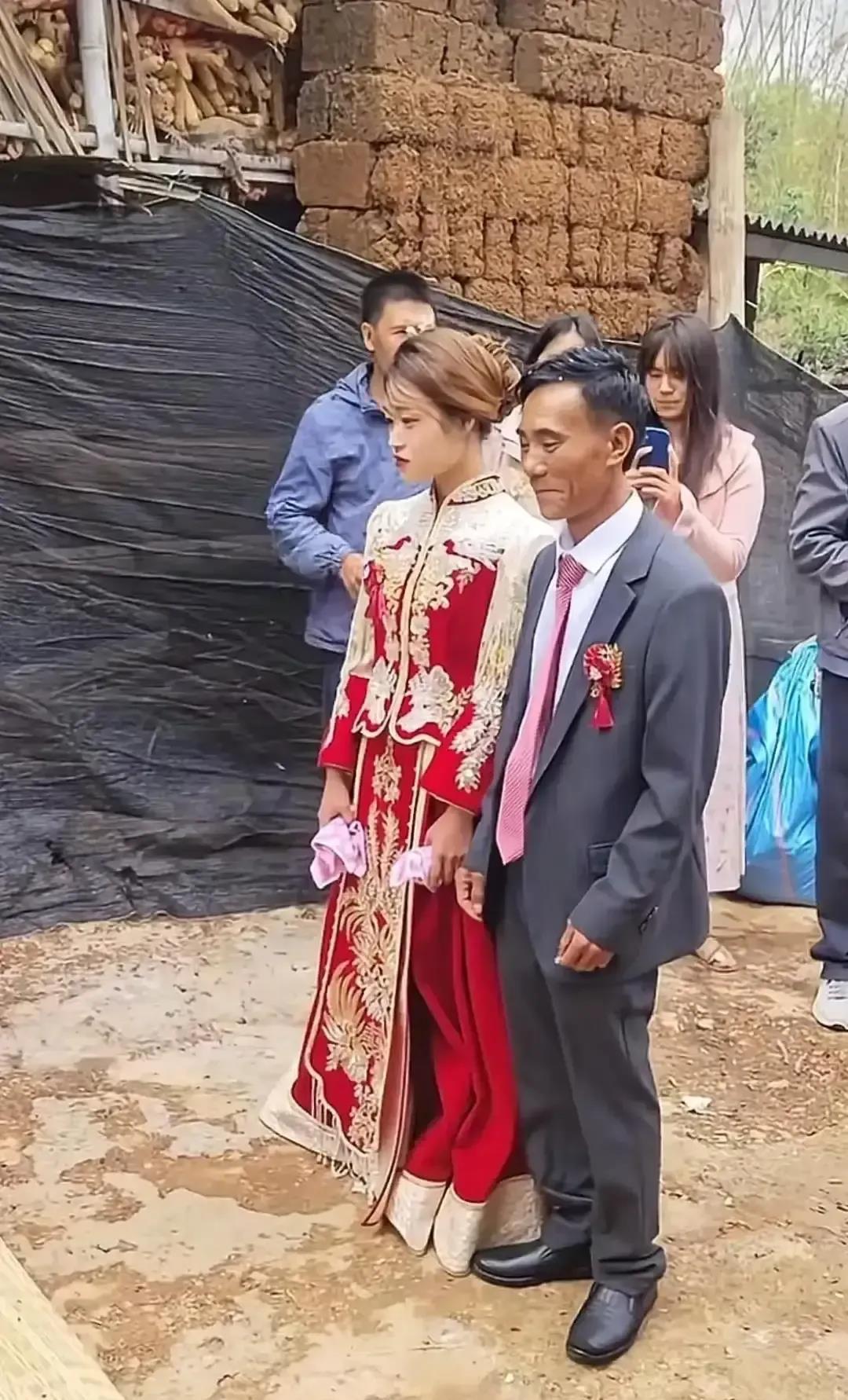 攒了半辈子钱，终于结婚了。