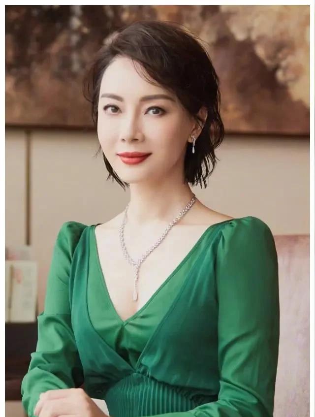 我发现陈数其实不好相处，就刚开始那英说，她和陈数老公很熟，经常在一块吃饭，但是和