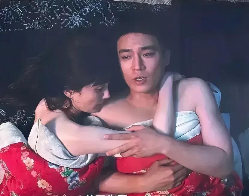 《生万物》剧不错，他俩演技也在线，可看着他俩真的不搭。远远不如《红高粱》里周迅与