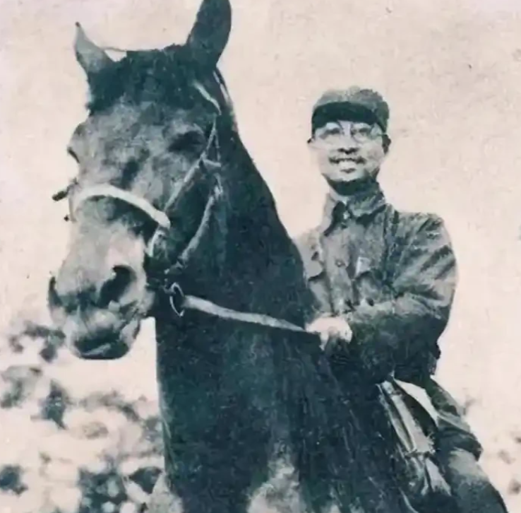 延安整风时期，康生拿陈赓救蒋介石一事做文章，说 他要是当初毙了蒋介石，哪有这么多