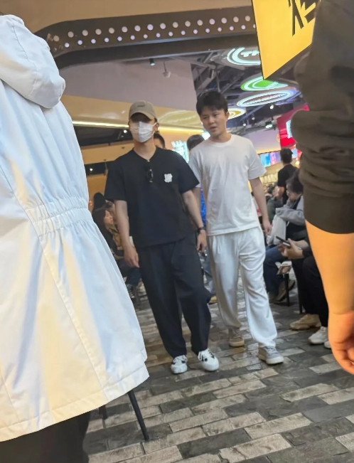 偶遇张晚意！很喜欢他的低调踏实！很接地气的演员，晚意是一门心思喜欢演戏的人，不演