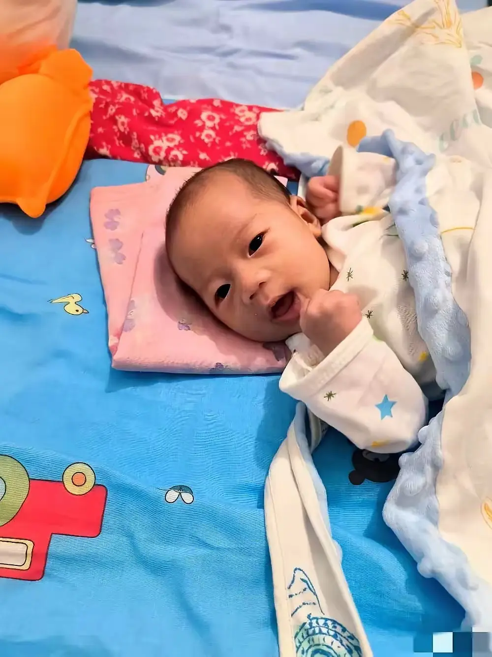 第一次和婆婆生活在一起，终于明白了为啥那么多人不愿意和公婆住一起了。
​娃今天闹