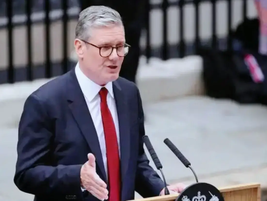 英伦新风向！首相硬核演讲点燃全国

哇！刚刚伦敦塔桥下上演超燃一幕！英国首相斯塔