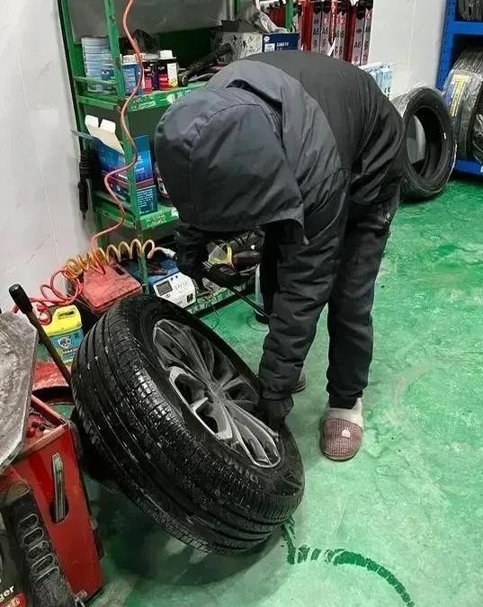 昨天开车上高速，连续开了四个多小时，感觉很疲惫，就进服务区休息一下顺便吃点东西。