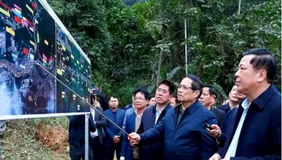 越南高铁现在没人敢接单，因为越南提的要求简直太奇葩，他不但要别人给他修高铁，而且