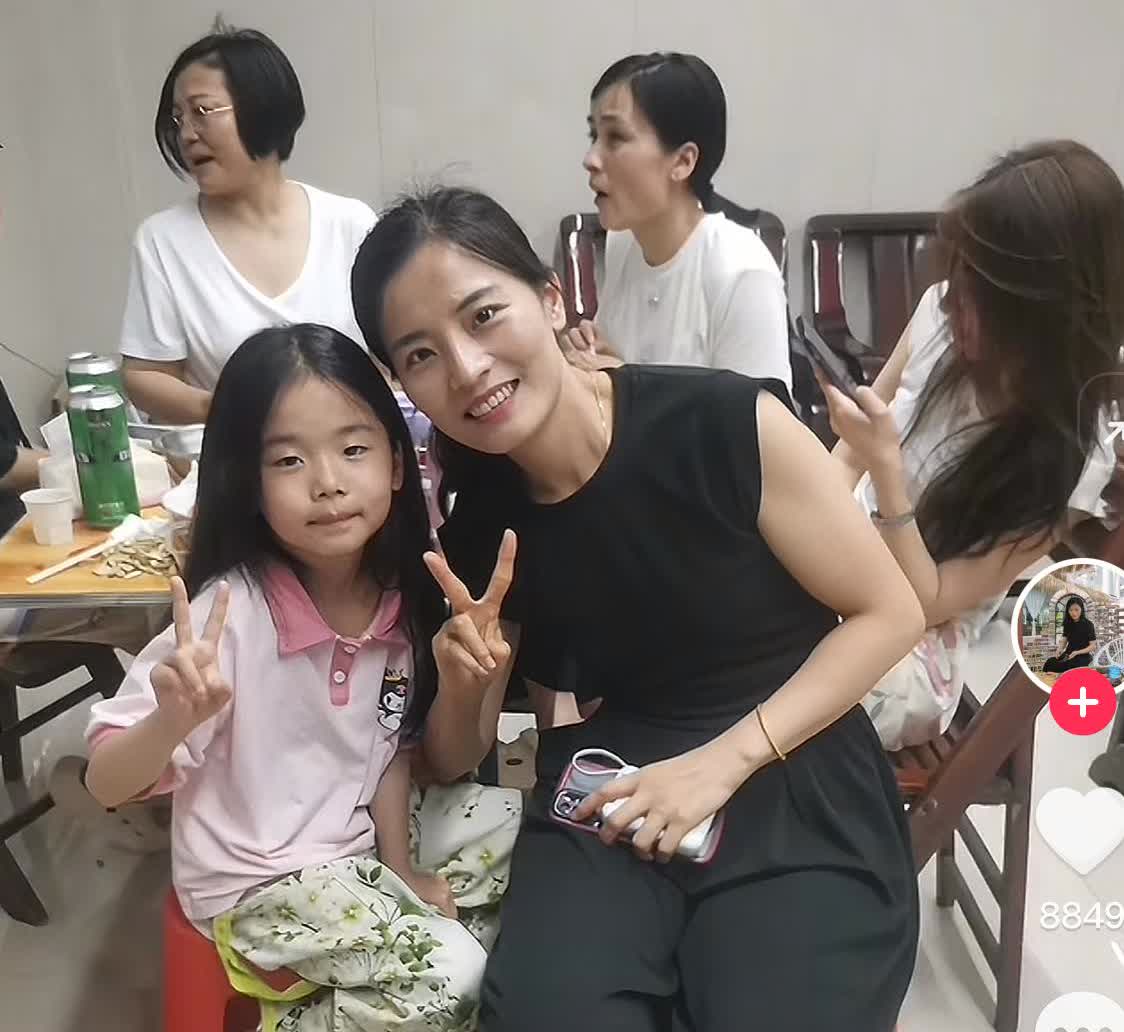 谁发现了？瑾汐家简直是“娘子军”天团！
瑾汐家清一色娘子军，个个颜值在线
从