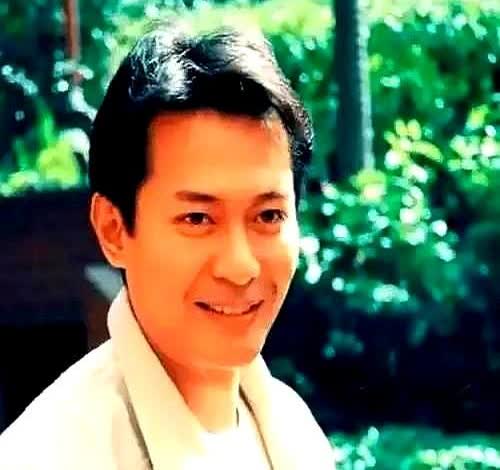 我问老公：江华为啥放着绝色的邓萃雯不选，选了强势的麦洁文呢？

我老公说，如