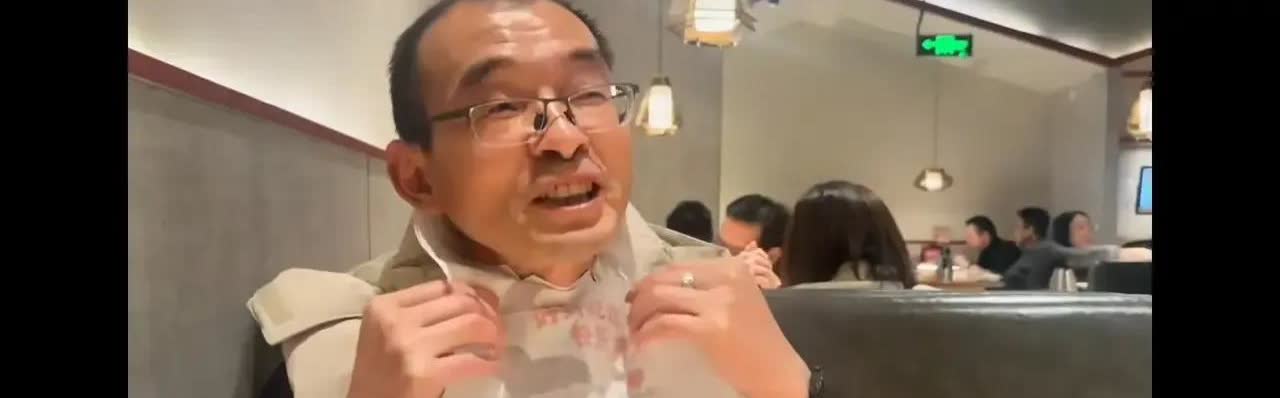 谢浩男爸妈做梦都要笑醒，他们家浩男成了钻石王老五，全是要给他做媒的，他们说谢浩男