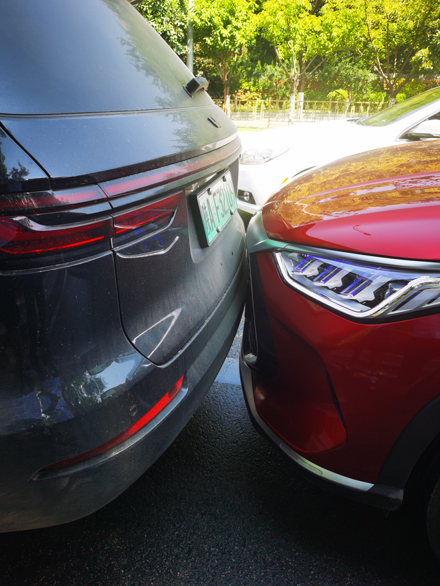 宋PlusdmI四驱出现刹车失灵
提车一个月，今天突然出现刹车失灵。最后因为主动