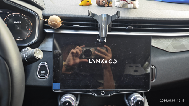 领克01车机普遍死机
今天车机死机，反馈给4儿子，说是普遍现象，真是服了